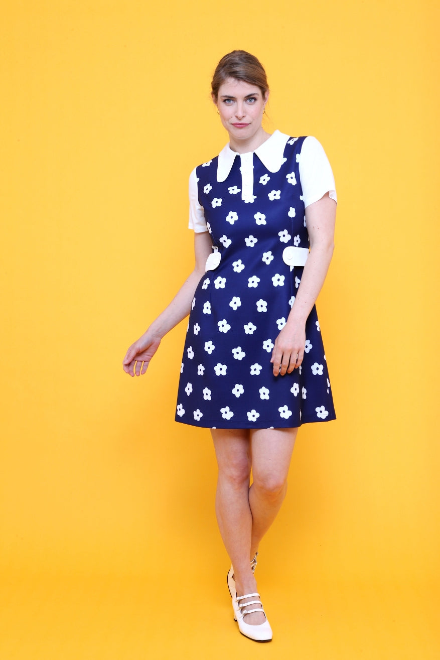 Robe bleue à fleurs look chic années 60 – HAFTER MODE