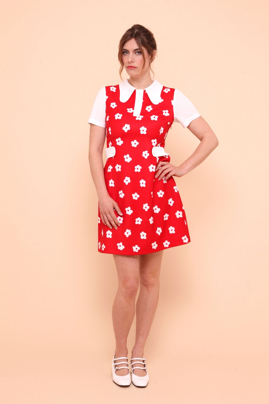 Robe rouge à fleurs look chic années 60 – HAFTER MODE
