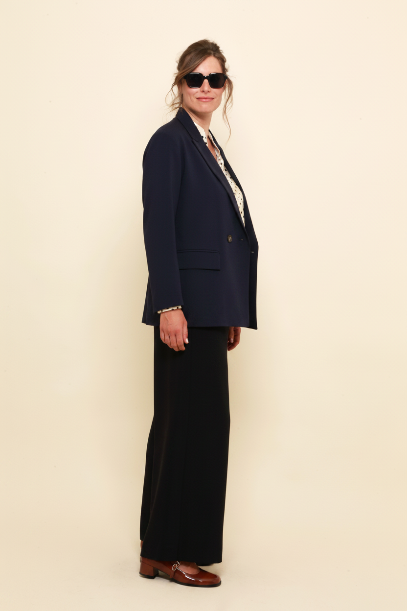 Tailleur bleu marine profil